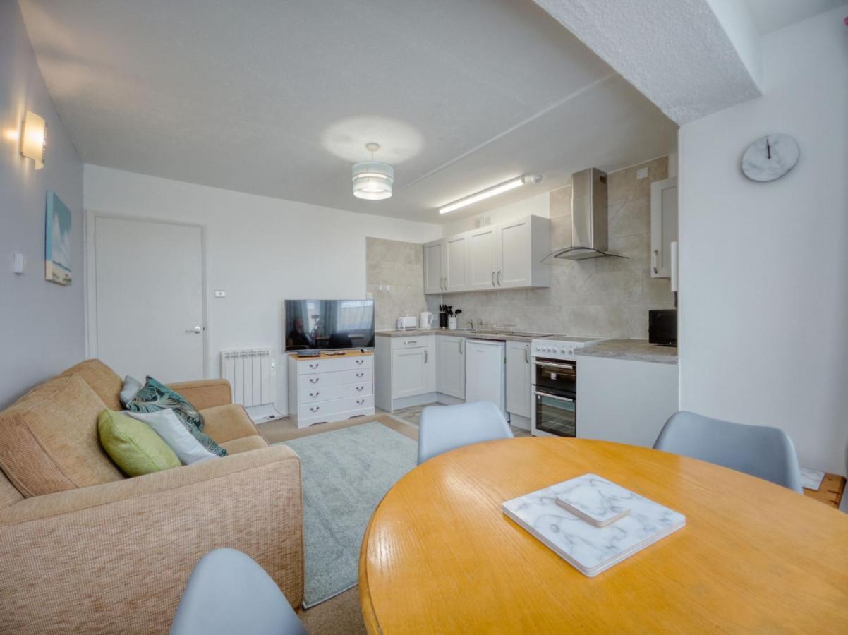 Apartment 7 - 1 Bedroom Sea Front Location - Step Free Access From Rear - Free Parking بيغْنْتون المظهر الخارجي الصورة